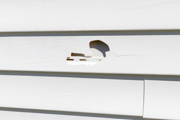 Cost of White Vinyl Siding Repair in St Louis